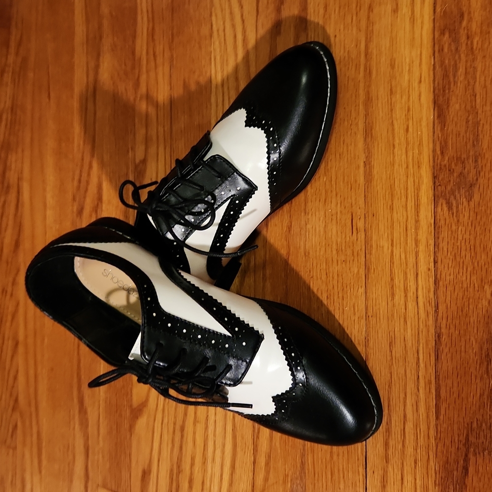 Women's Wingtip Shoes